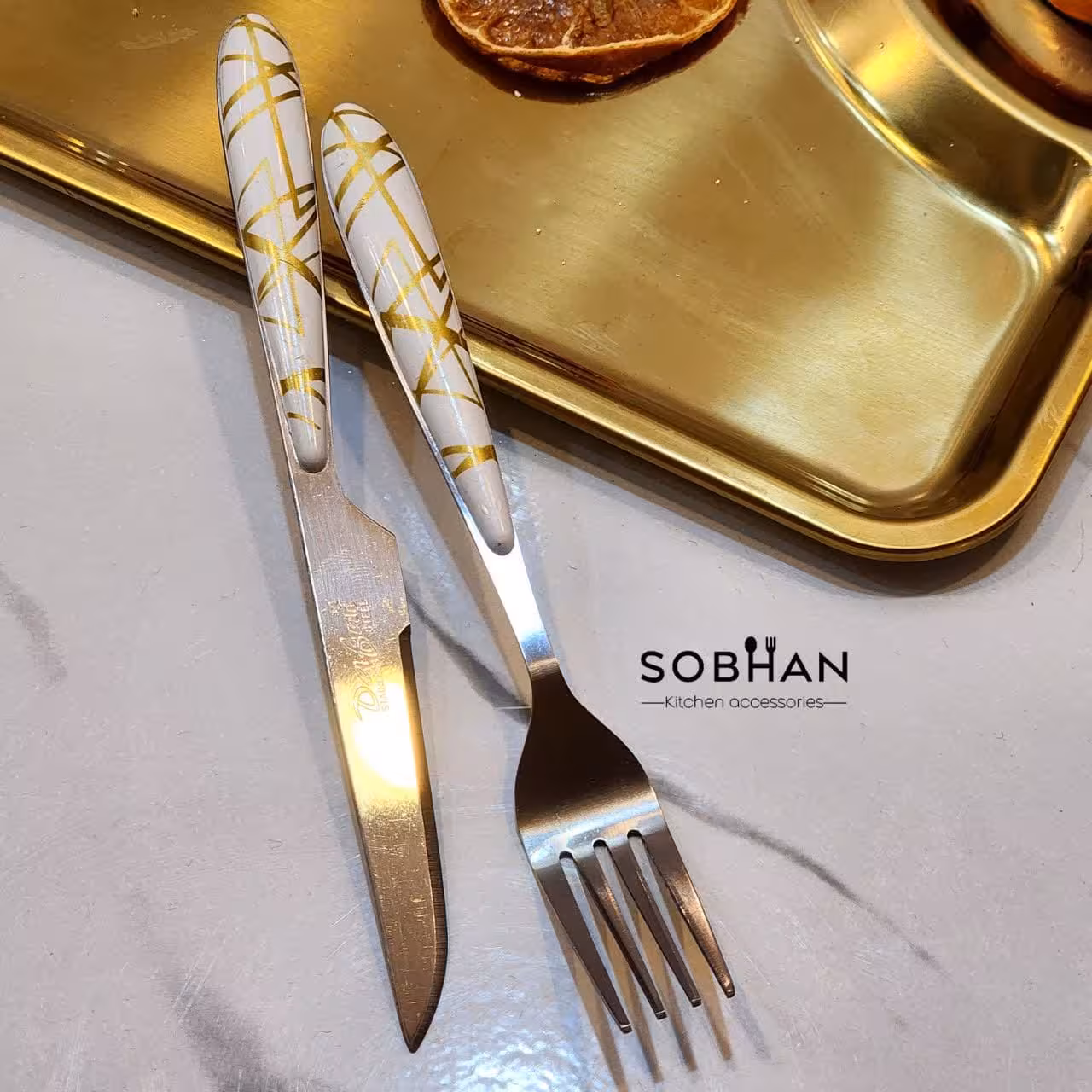 کارد و چنگال دافنی