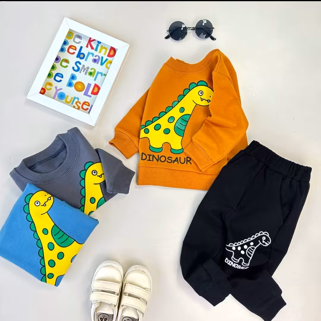 بلوز و شلوار پسرانه سایز 35 تا 45 طرح دایناسور ارسال رایگان سایز 40 تا 65
