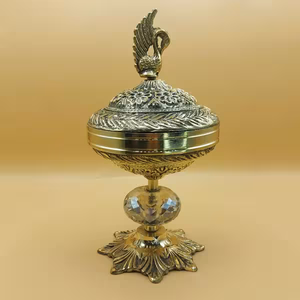 شکلات خوری برنجی پایه کریستال ارتفاع 28 دهانه 15 کد 120006