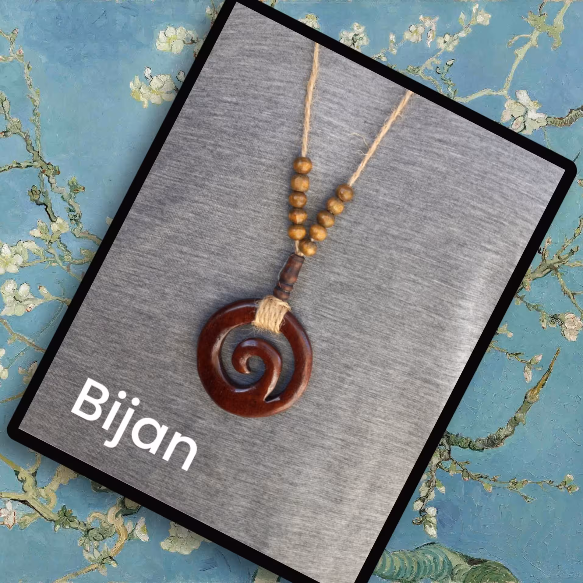 گردنبند چوبی طرح انتزاعی دارای بند کنفی مناسب خانمها و آقایان 