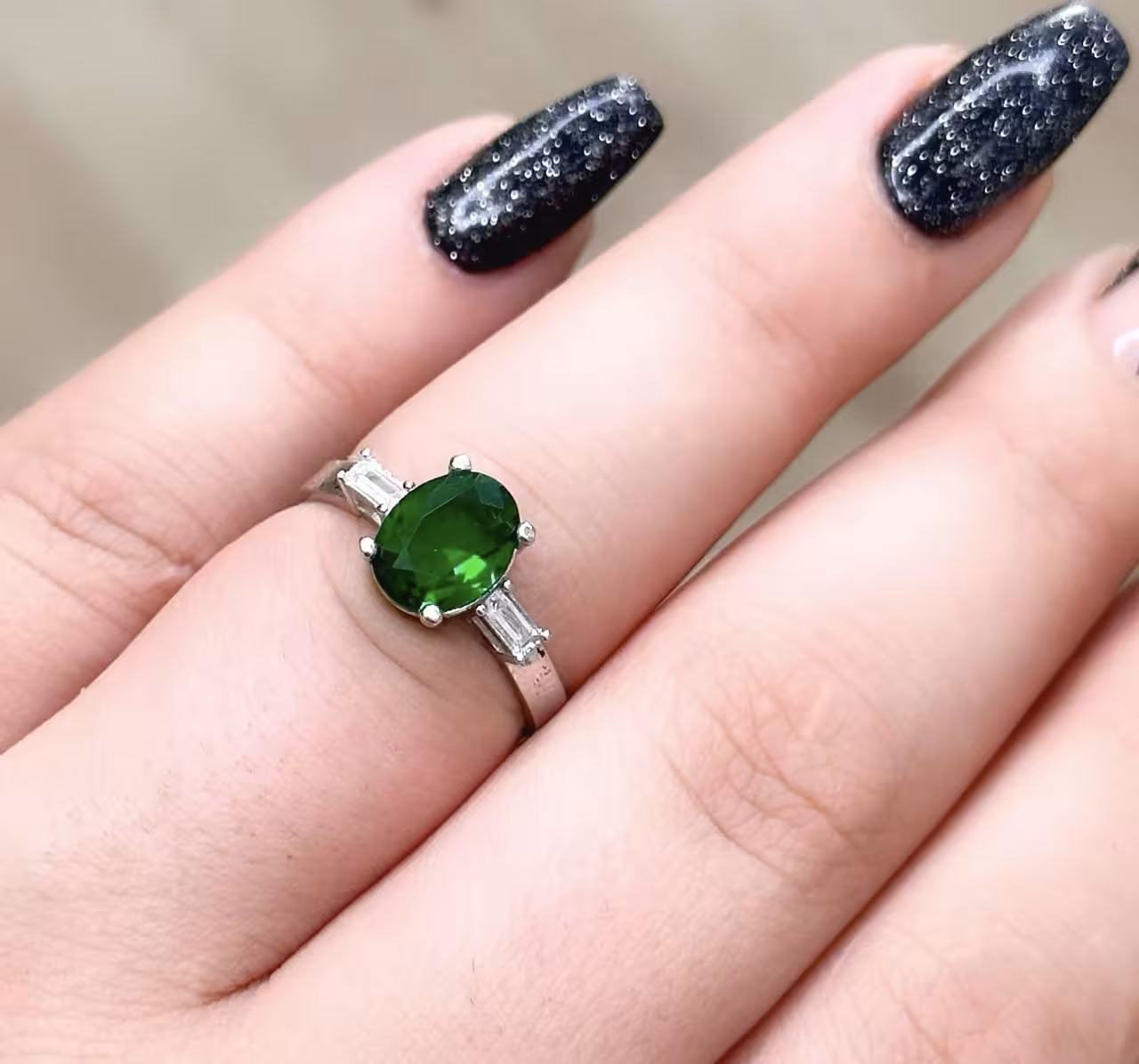 انگشتر زمرد جواهری نقره زنانه کد 10522