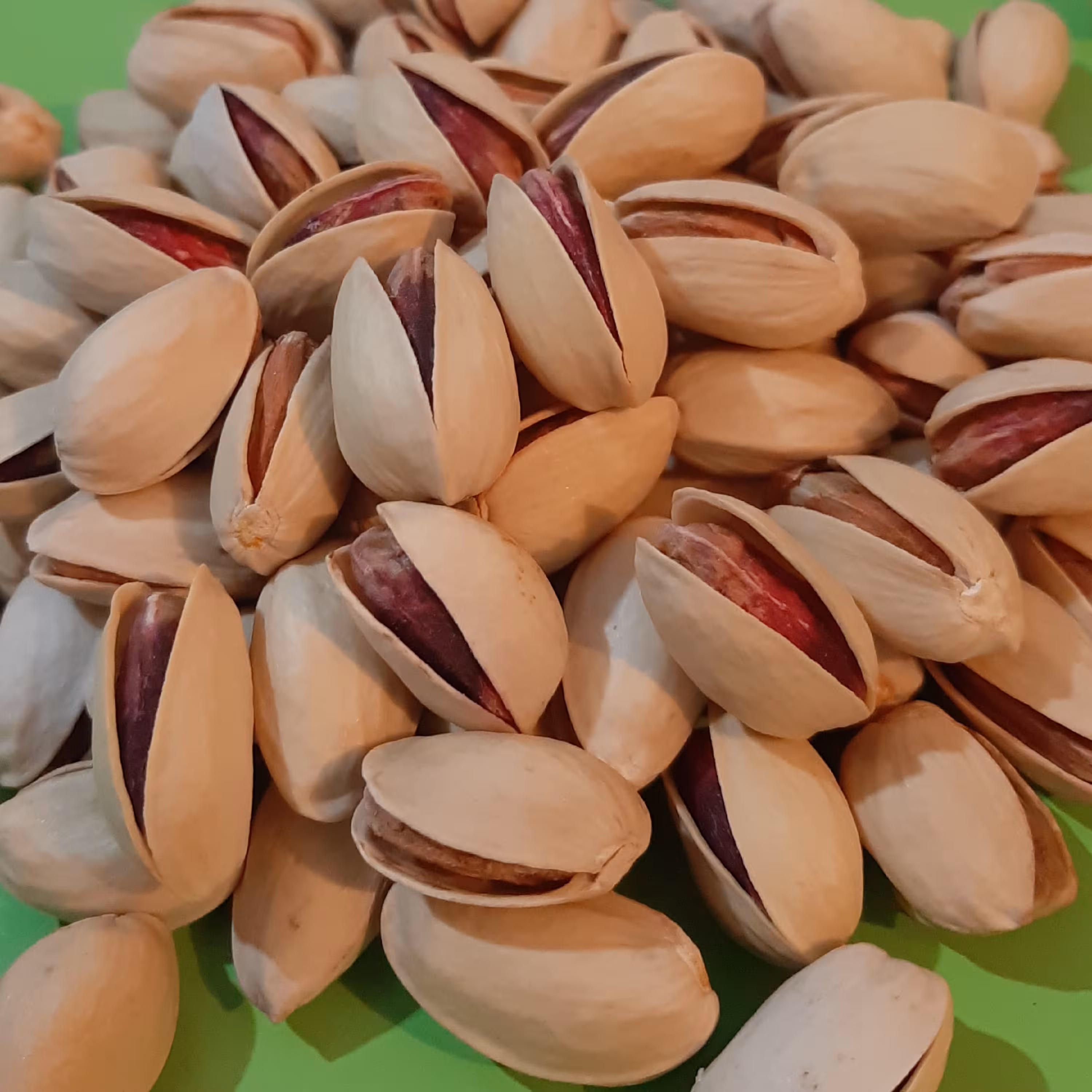 پسته احمدآقایی خام دستچین کرمان 500 گرمی