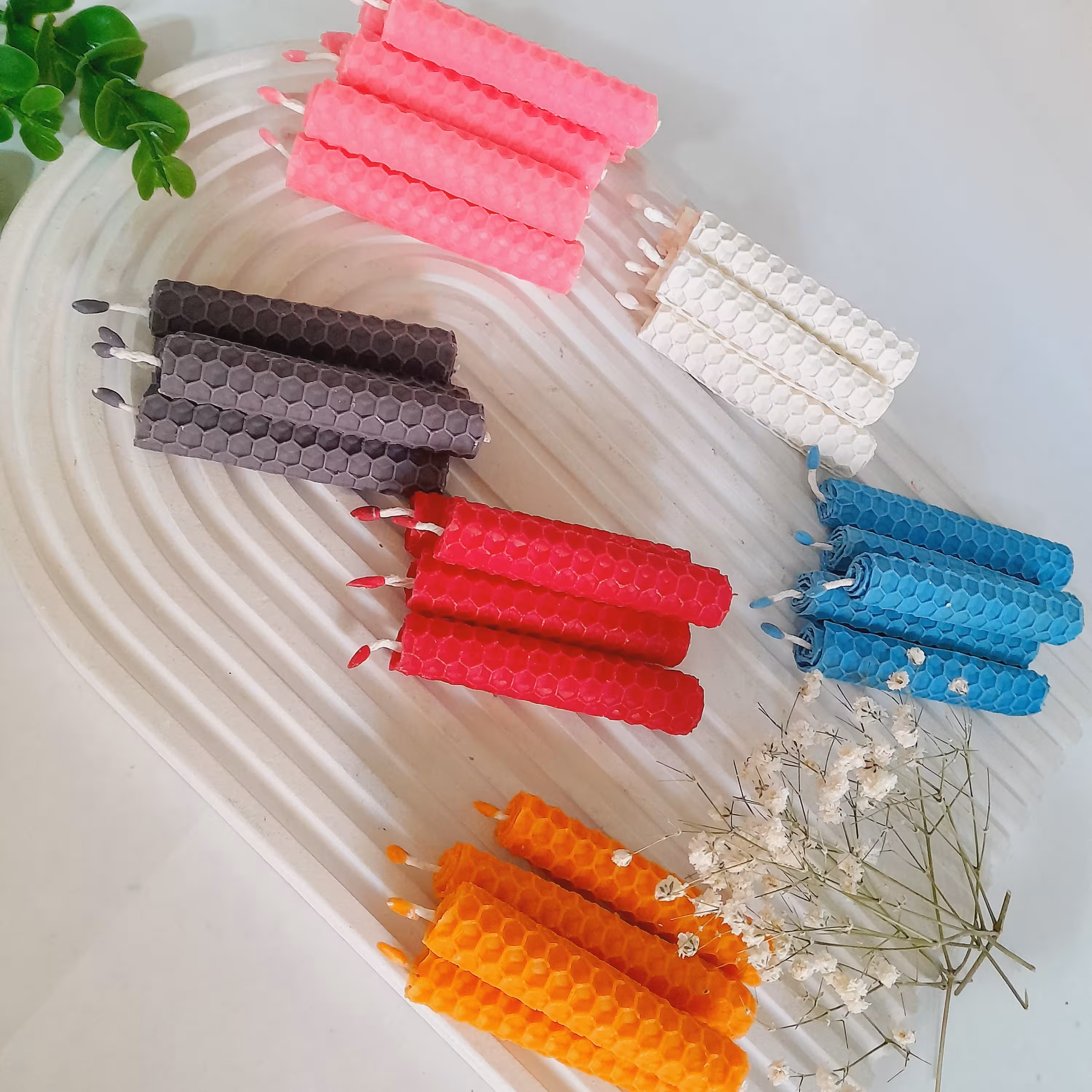 شمع موم عسل با رایحه طبیعی مناسب برای تهویه هوا وکسانی که آلرژی دارند ،قطر یک در 7 سانت ،در رنگ وسایز دلخواه