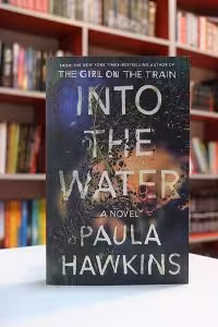 Into the Water اثر Paula Hawkins