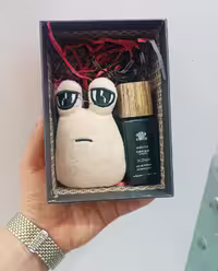 پک کادویی مردونه ادکلن اونتوس و عروسک پوو