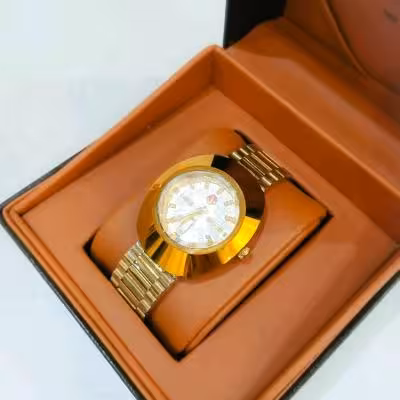 ساعت رادو باطری RADO تخم مرغی بدنه تمام سرامیک لنگر چرخون ژاپن