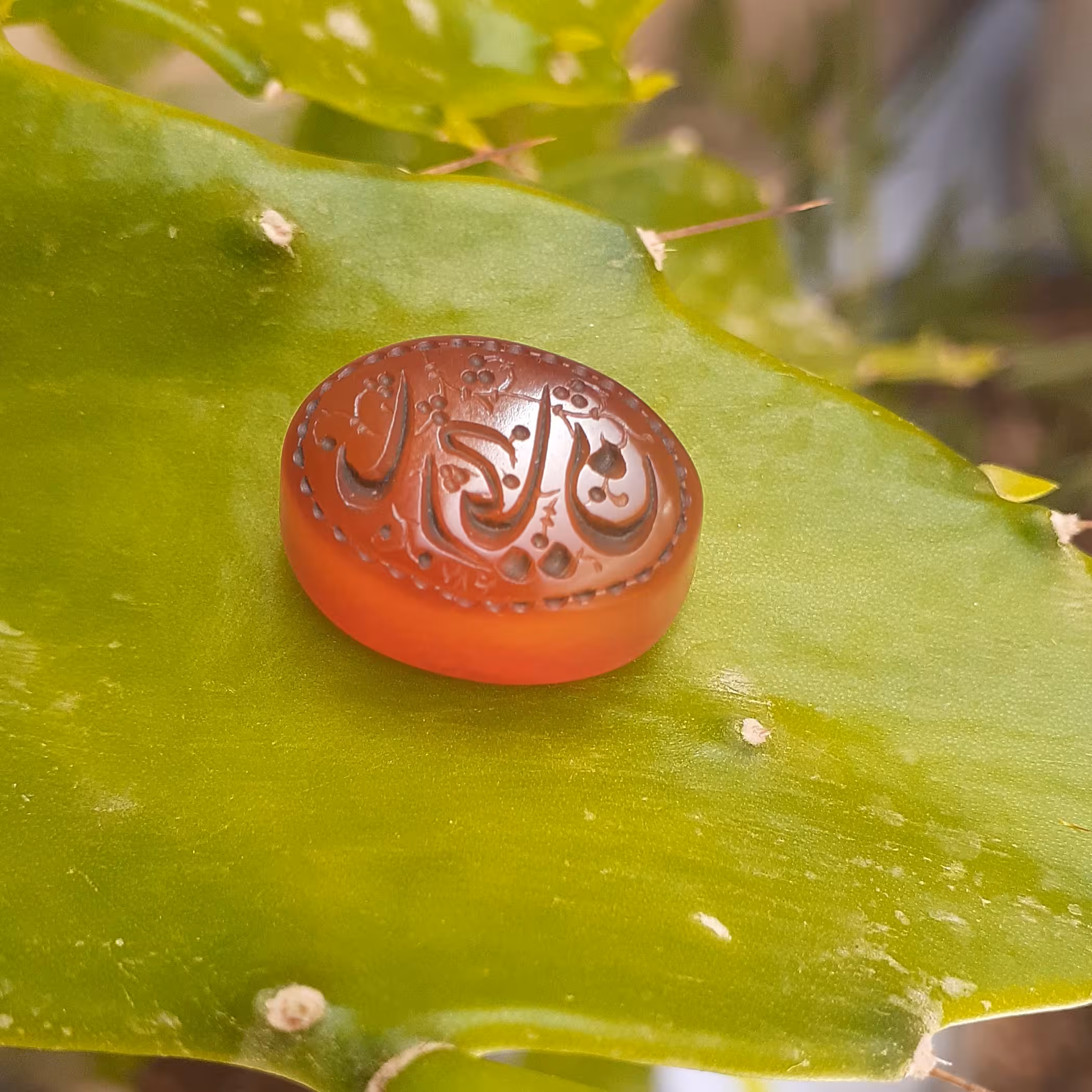 عقیق خطی چپ نویس با حکاکی یا رحمان