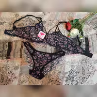 ست شورت و سوتین توری نانسی با طرح گل گلی باتنپوش خوشگل و جذاب