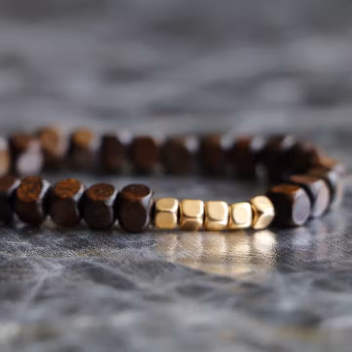 دستبند اسپورت چوبی با خرج کار شیک