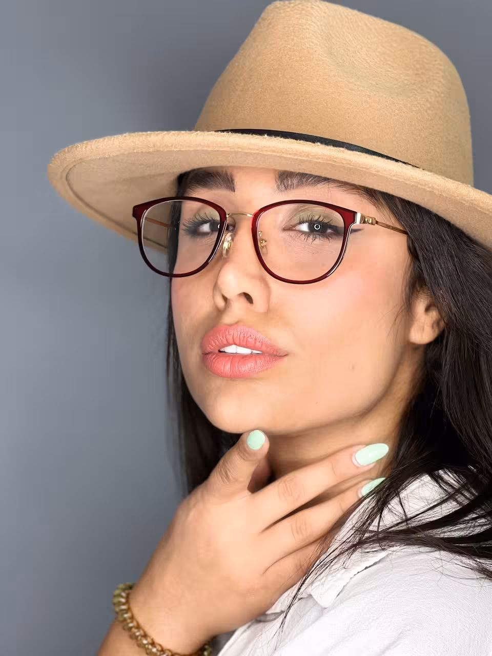 عینک طبی دخترانه گرد زرشکی v38 مناسب کار با کامپیوتر