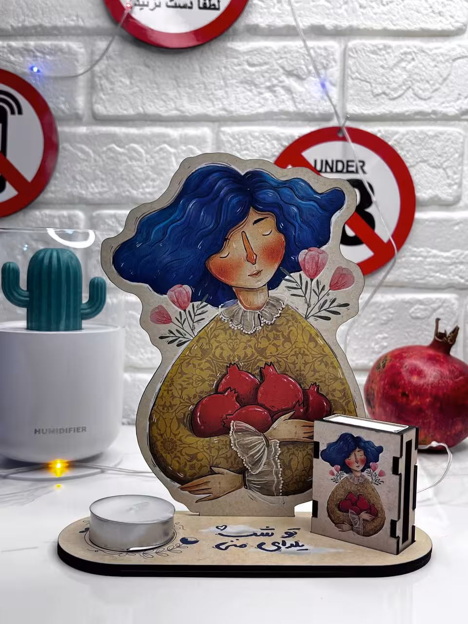 استند چوبی یلدایی به همراه شمع و کبریت و بارکد فال حافظ