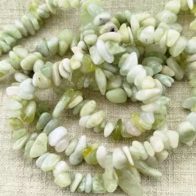 ریسه سنگ یشم کوهی شکسته (طول ریسه 40 سانتیمتر است)