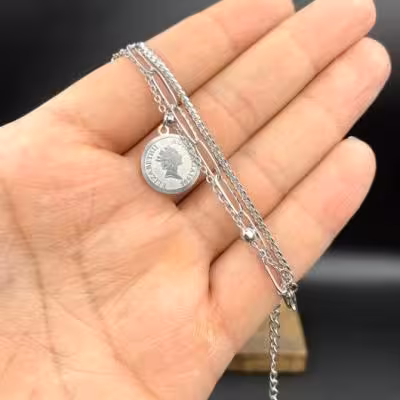 دستبند استیل اویزدار نقره ای