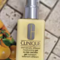 ژل مرطوب کننده و آبرسان دراماتیکالی کلینیک