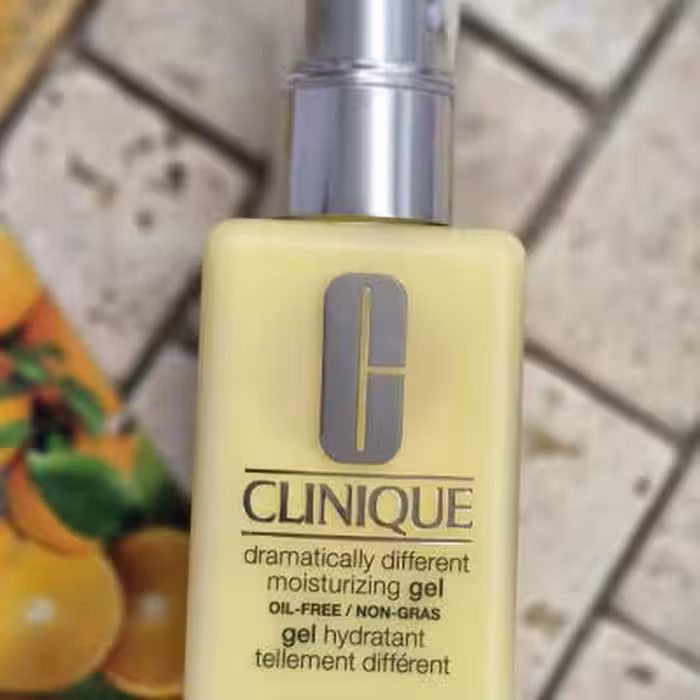 ژل مرطوب کننده و آبرسان دراماتیکالی کلینیک