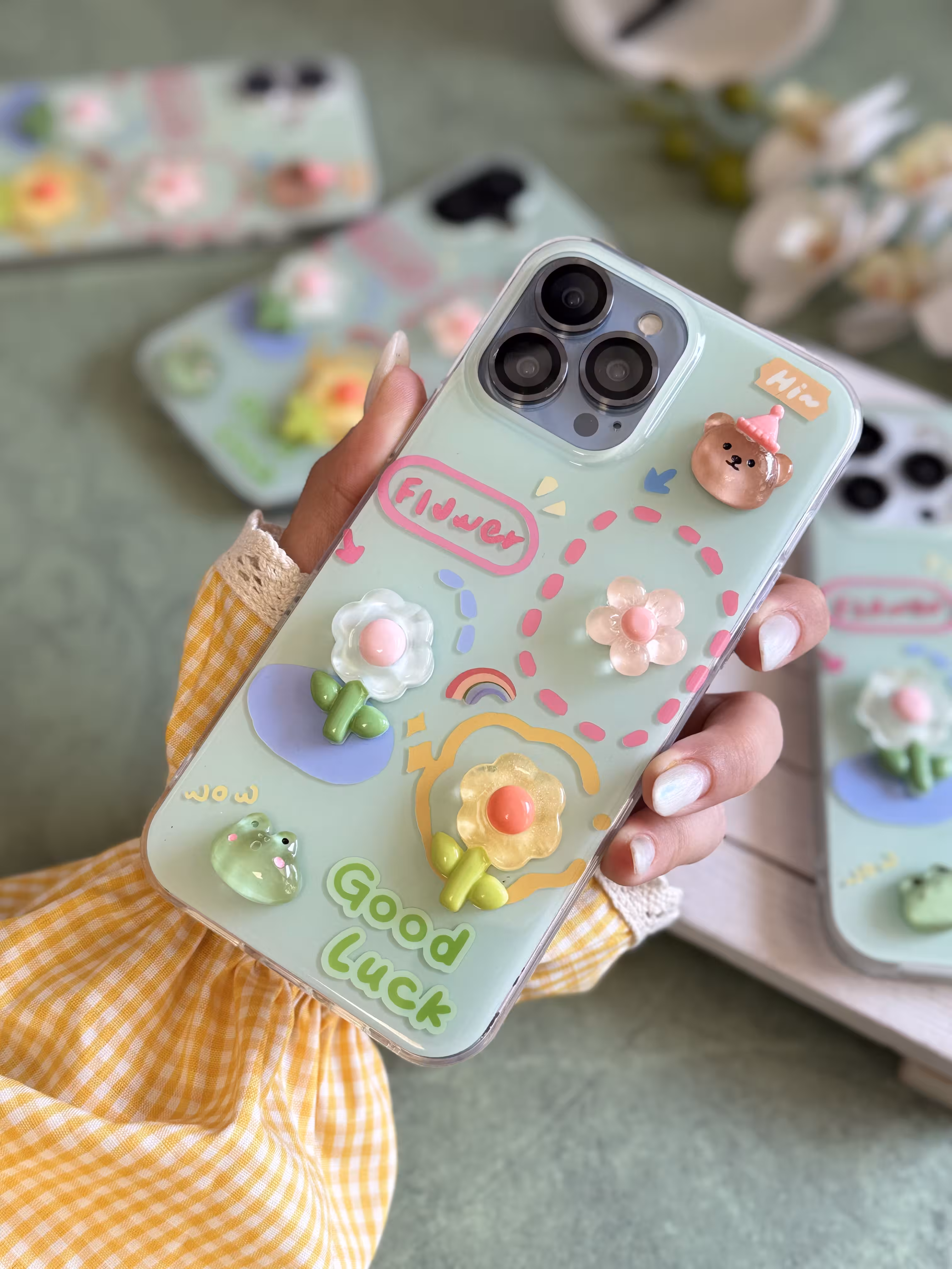 قاب گل برجسته زمینه سبز GOOD LUCK