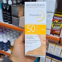 کرم ضد آفتاب بایودرما SPF50مثبت بی رنگ مناسب پوست آسیب دیده و مستعد لک 150 میل
