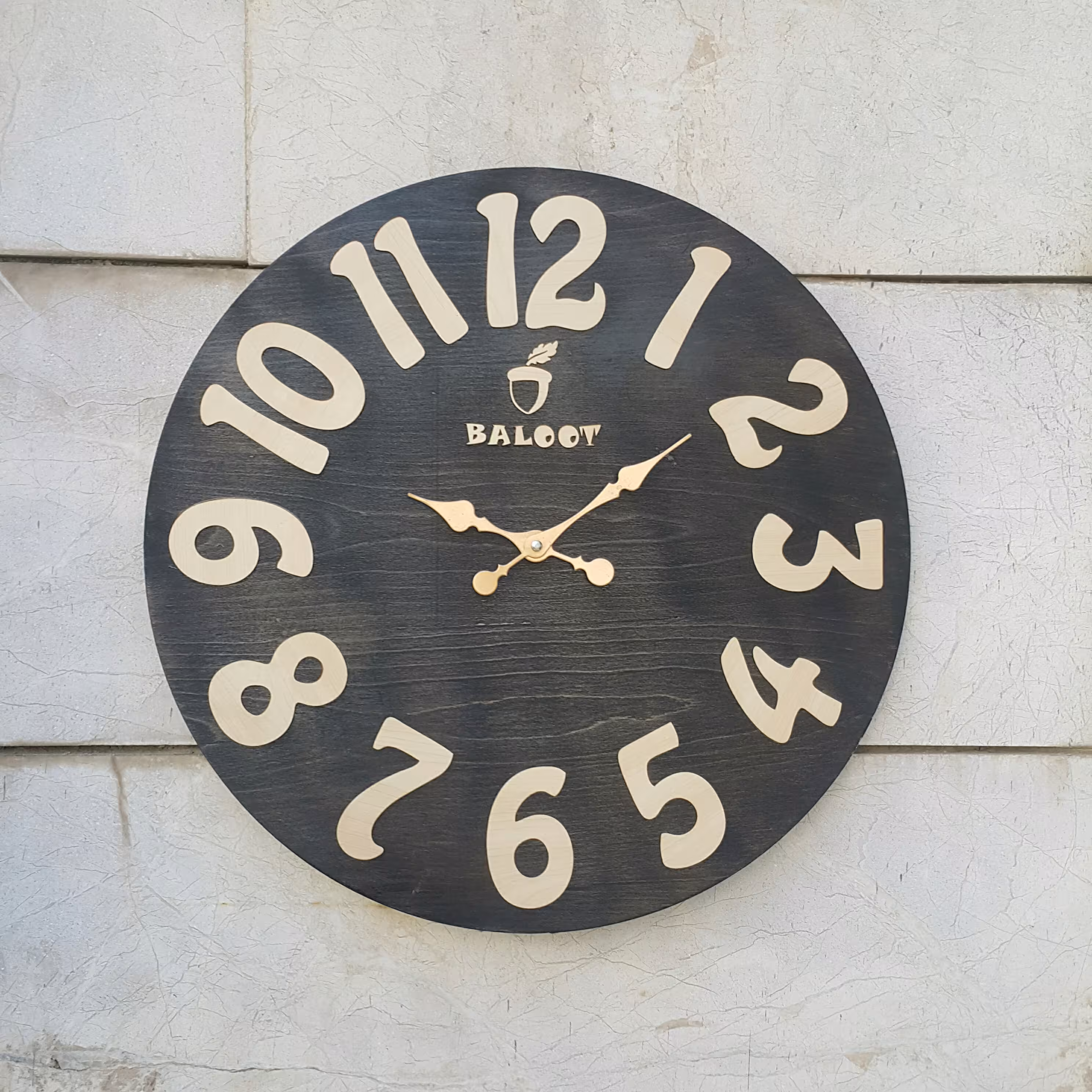 ساعت دیواری چوبی بلوط مدل مادرید (Madrid)  به قطر 60 و موتور تایوانی با کیفیت و کم مصرف