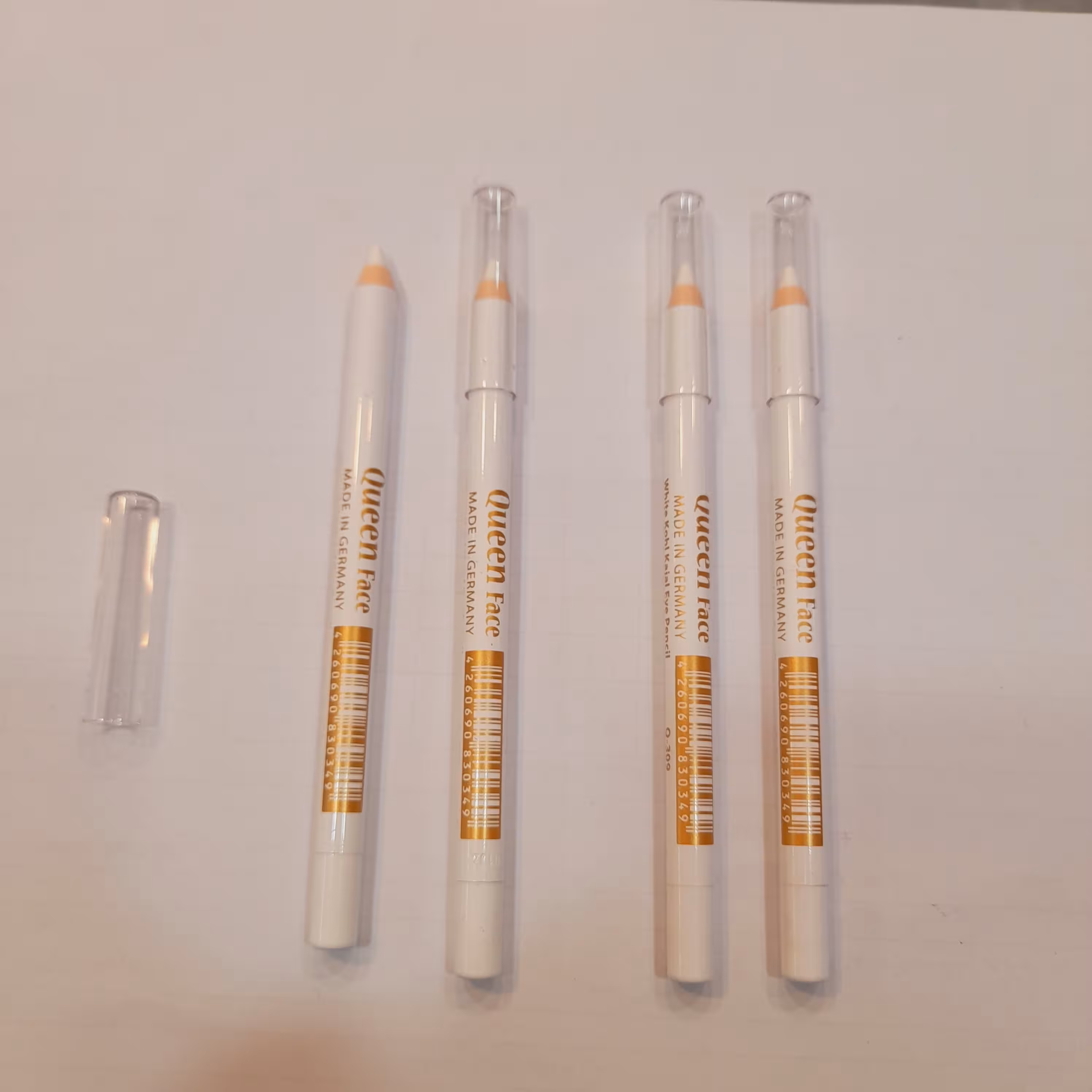 مداد کویین فیس سفید شمعی ضداب