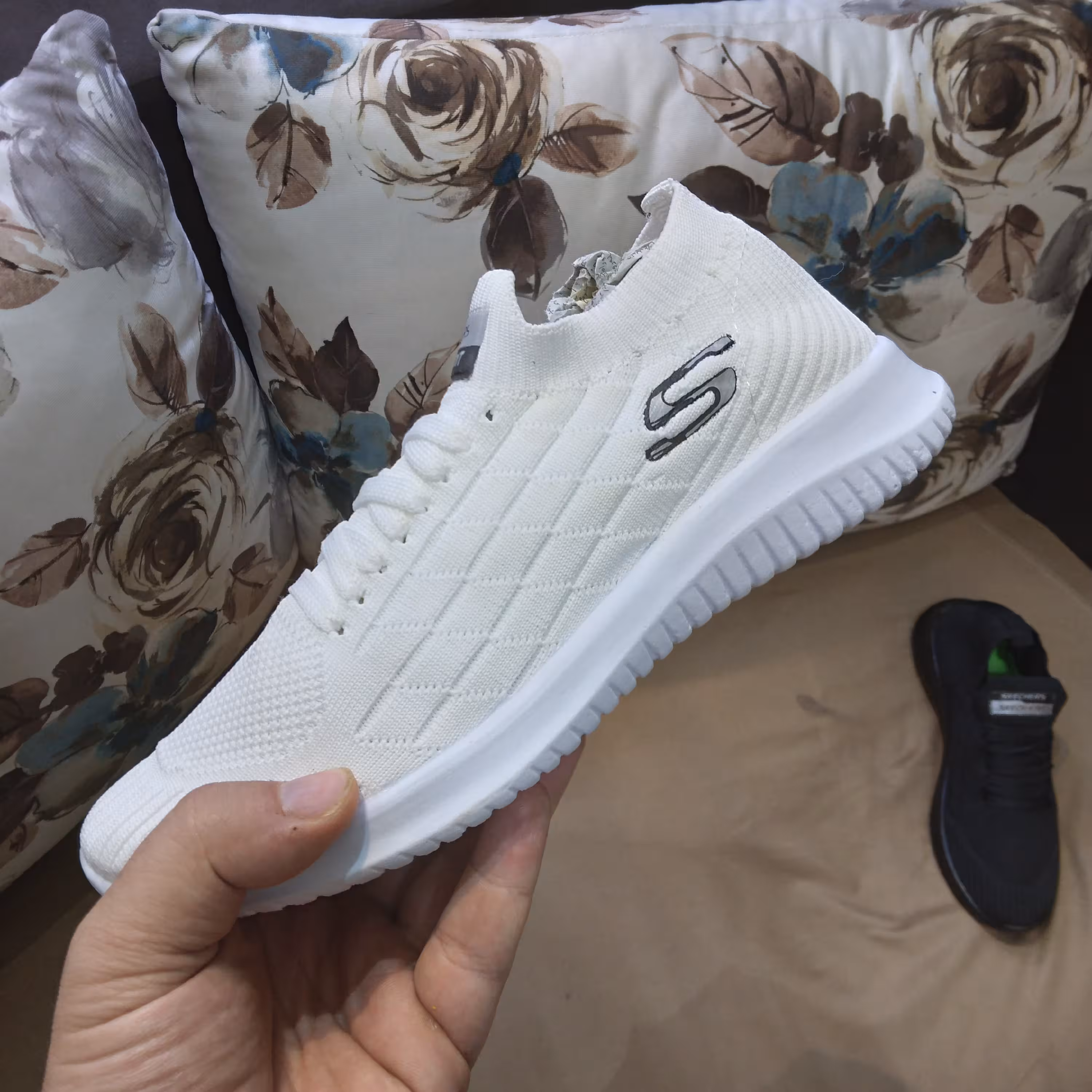 اسکیچرز های راحتی فوق العاده با کیفیت و راحتی بی نظیر مناسب فصل زیره ضد سایش و رویه تنفسی