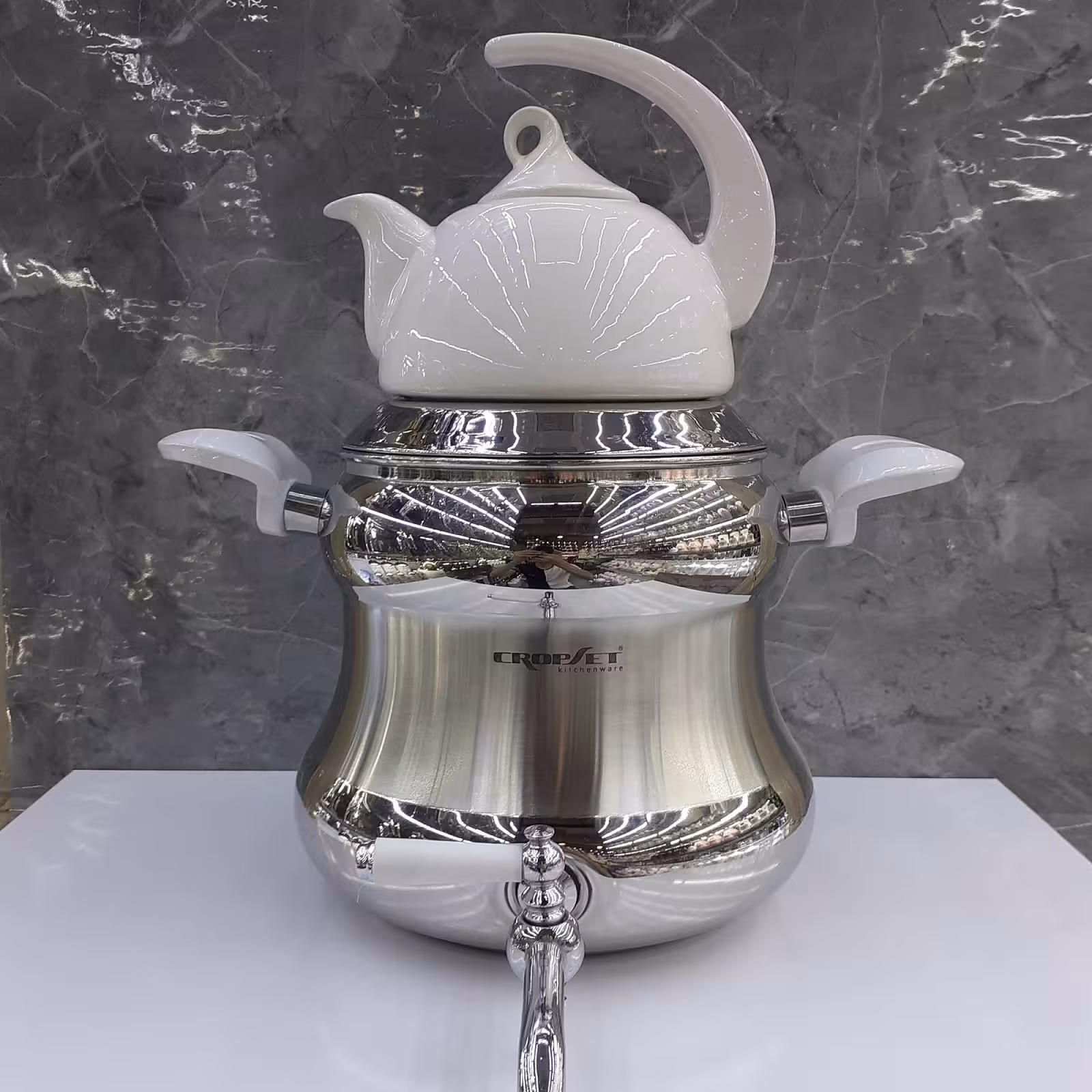 کتری قوری شیردار برند کروپ ست 5لیتری ، طرح کمر باریک ، قوری دسته بالا سفید