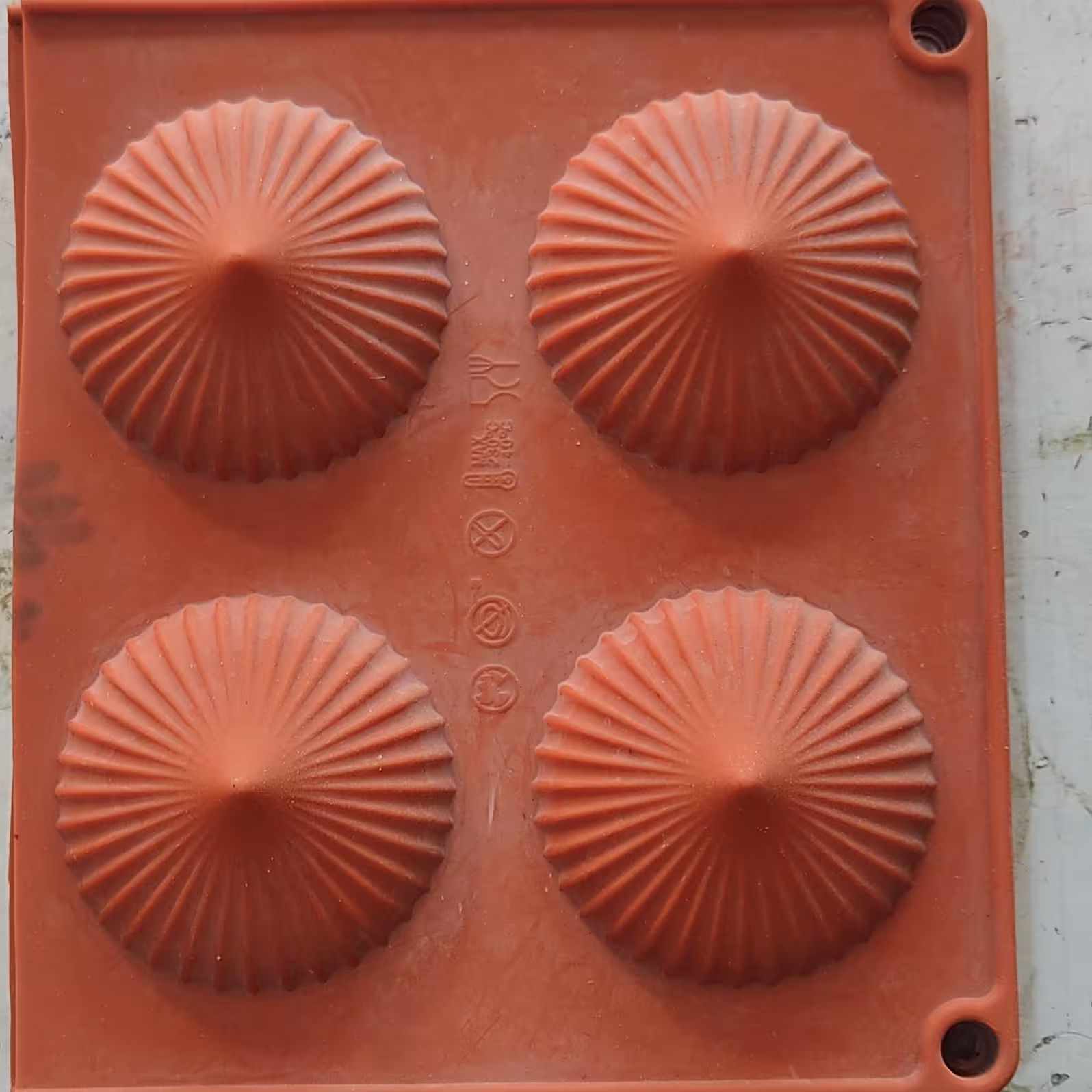 قالب شکلات  سیلیکونی  برشی شیرینی بهشتی مخصوص شکلات و صابون