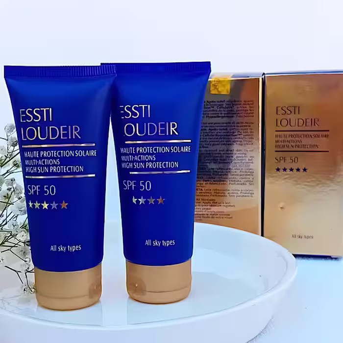 ضد آفتاب رنگی حاوی کرم پودر با SPF 50