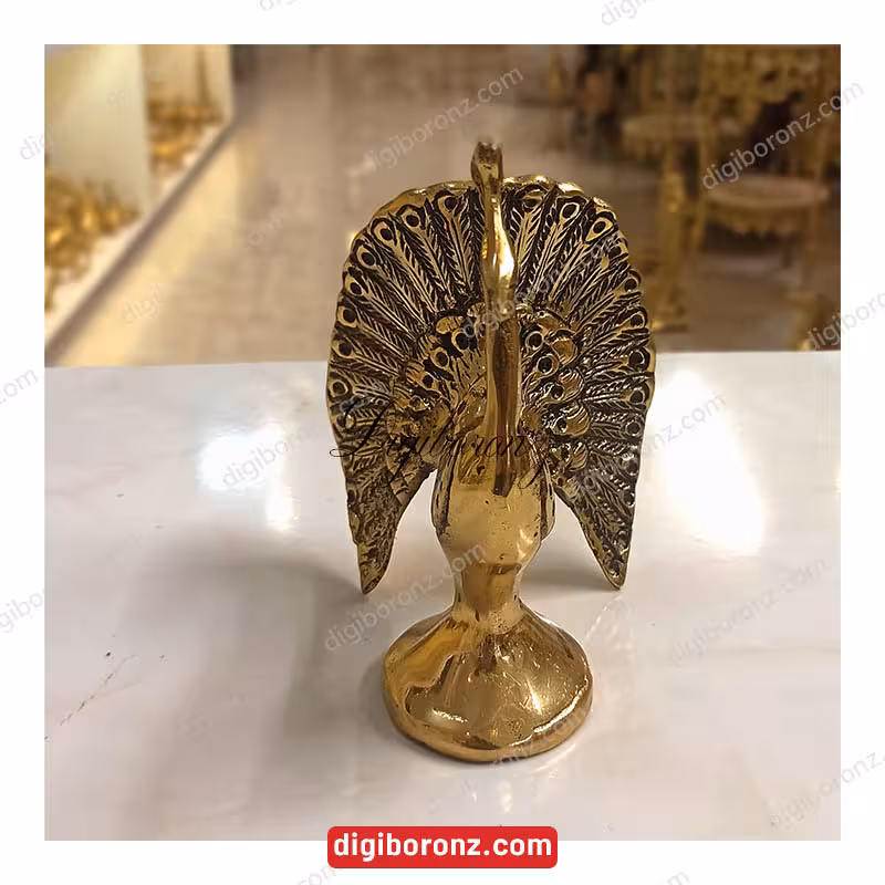 مجسمه طاووس مدل دم چتری