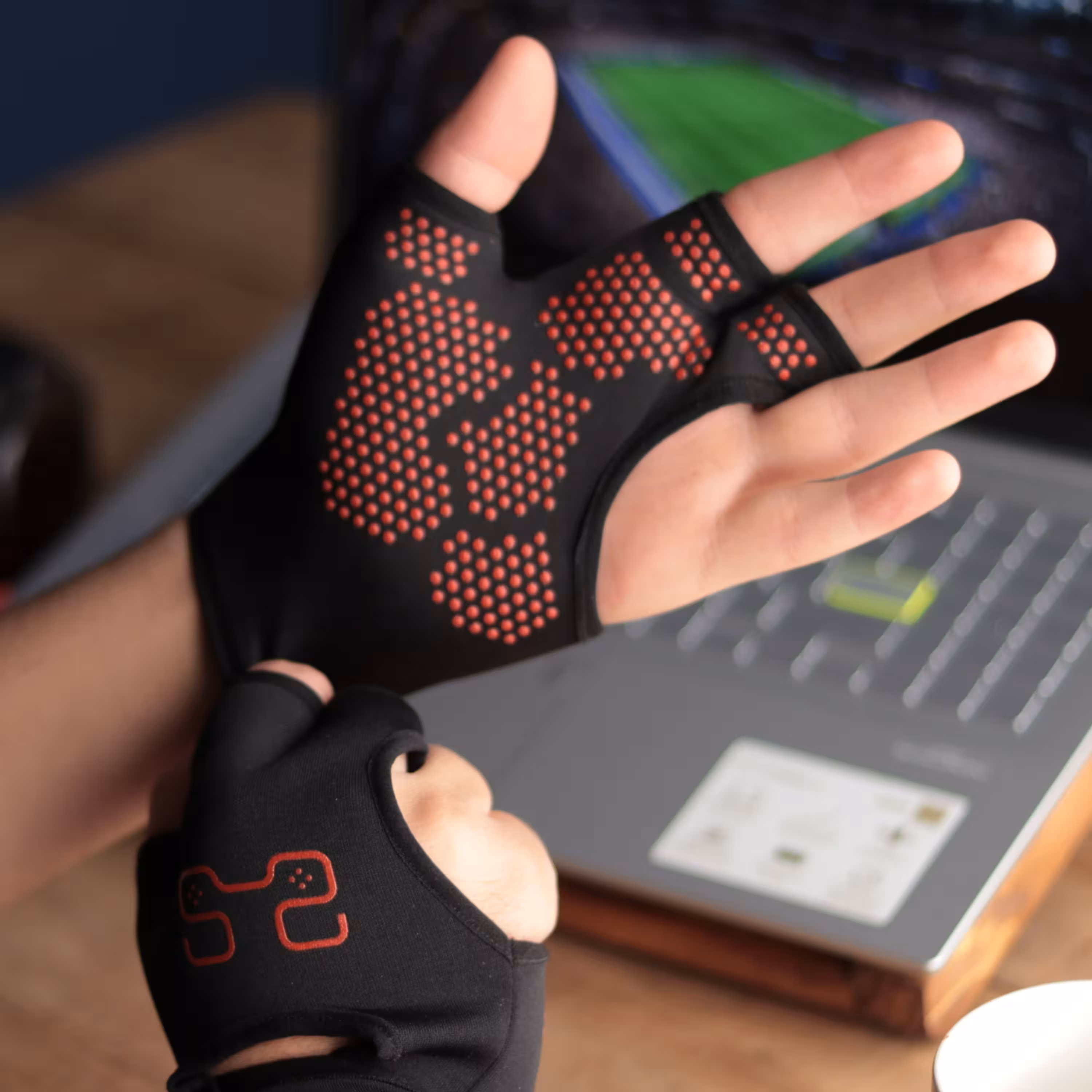 دستکش گیمینگ استپ دار مدل Savior از برند دوانگشتی رنگ قرمز