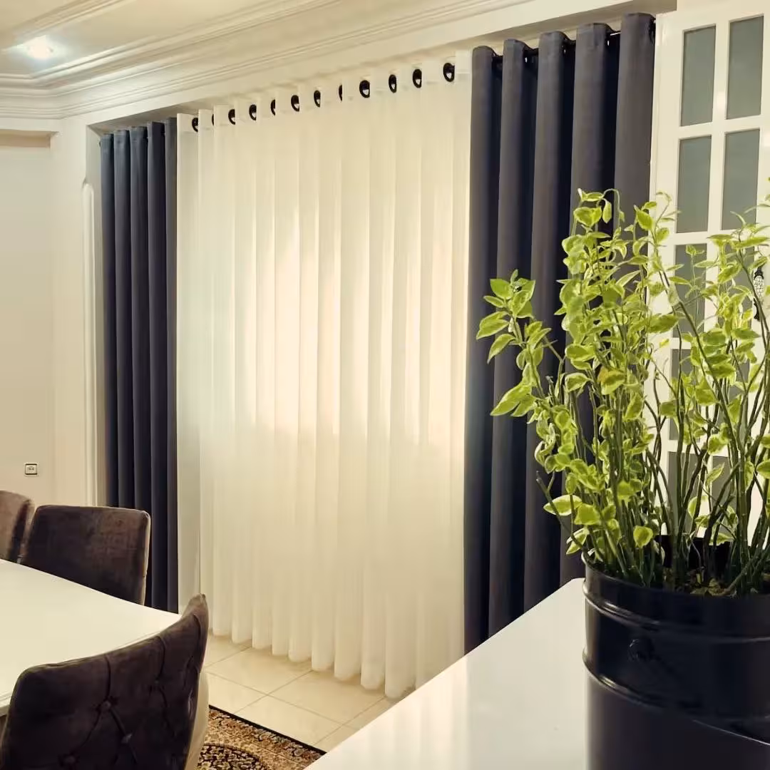 پرده پانچ وسط حریر با دو دکور مخمل مناسب برای پنجره 2 متری