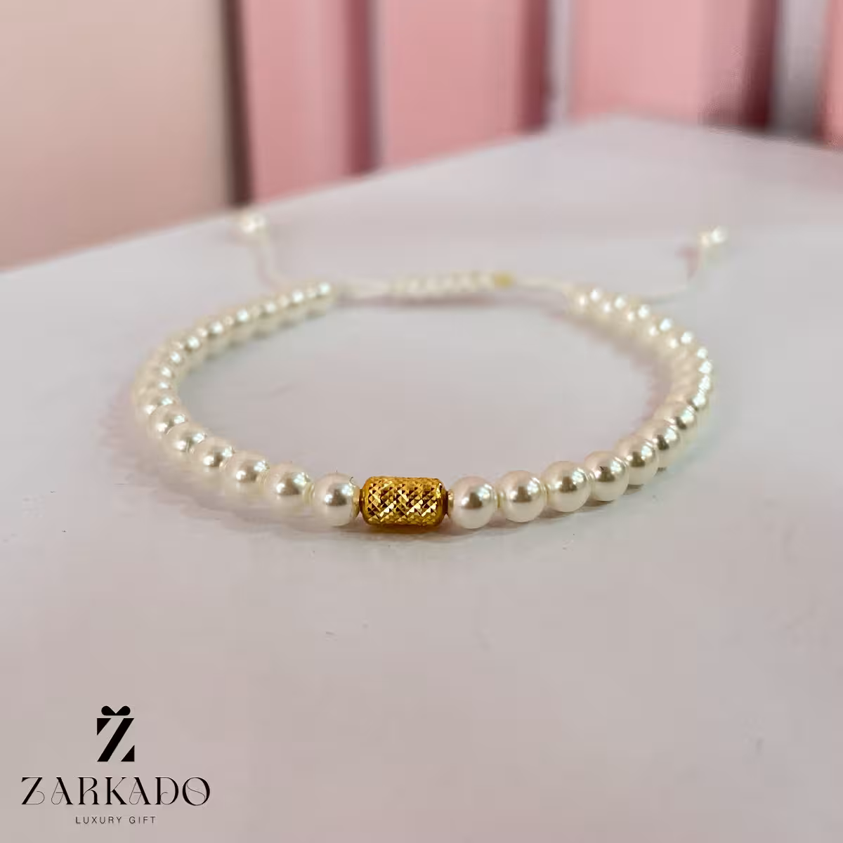 دستبند سنگی سفید با گوی طلای استوانه کد B10298