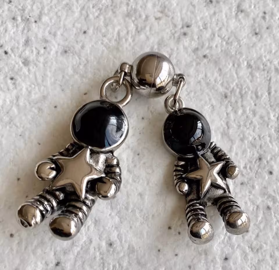 گردنبند استیل، مدل ست دوستی، طرح دو فضانورد با گوی مگنتی