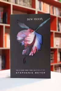 New Moon اثر Stephenie Meyer
