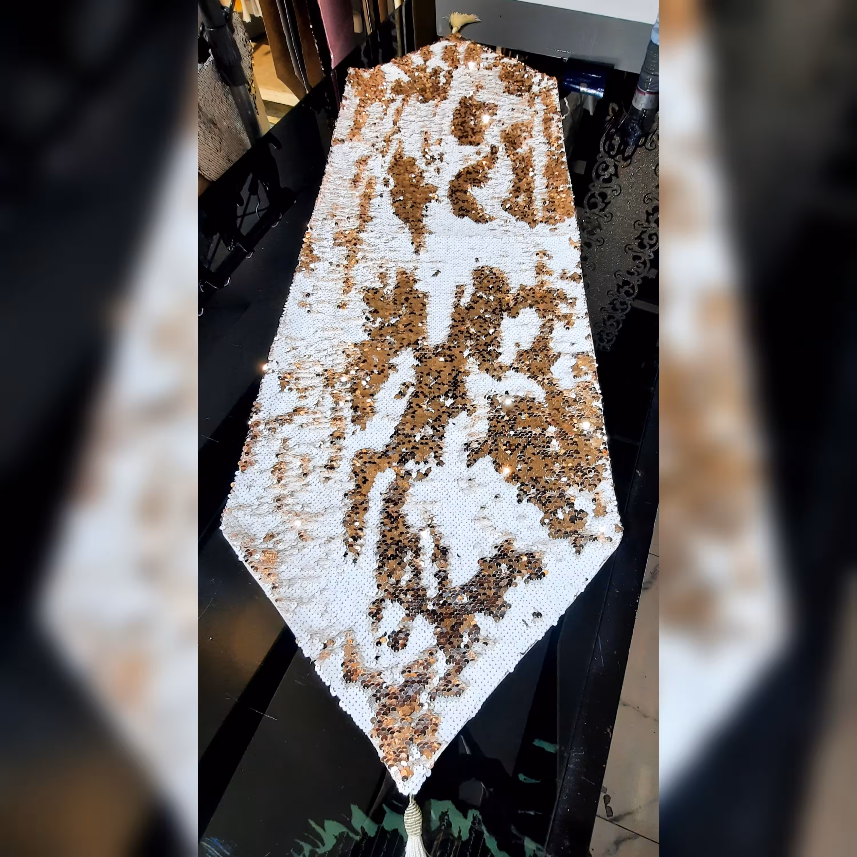 ست کامل رومیزی پولکی دورو رنگ سفید و رزگلد شامل نهارخوری و جلومبلی و دوعدد عسلی