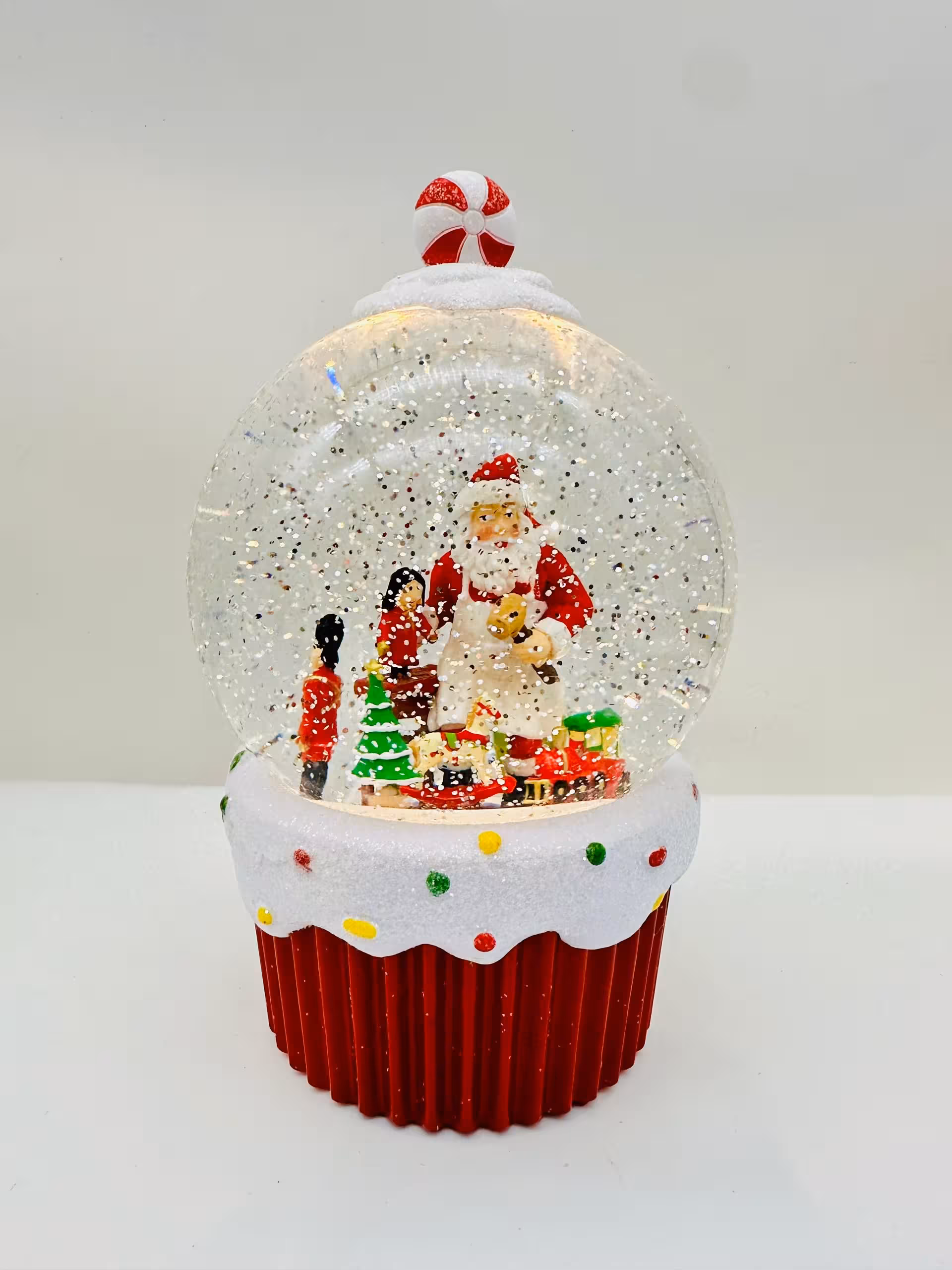 موزیک باکس کیک خامه ای بابانوئل 1029