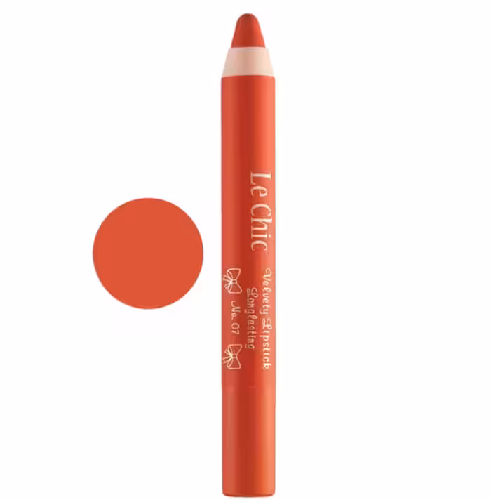 رژ لب مدادی لچیک شماره 07 – رنگ نارنجی ملایم با بافت مخملی و مات