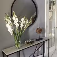 استند فلزی سفارشی کنار سالن مدرن(پسکرایه)