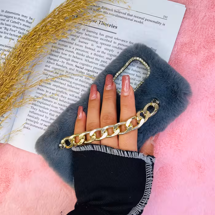 کاور طرح دستبندی مدل خزدار پشمالو مناسب برای گوشی سامسونگ Galaxy J6 / On6