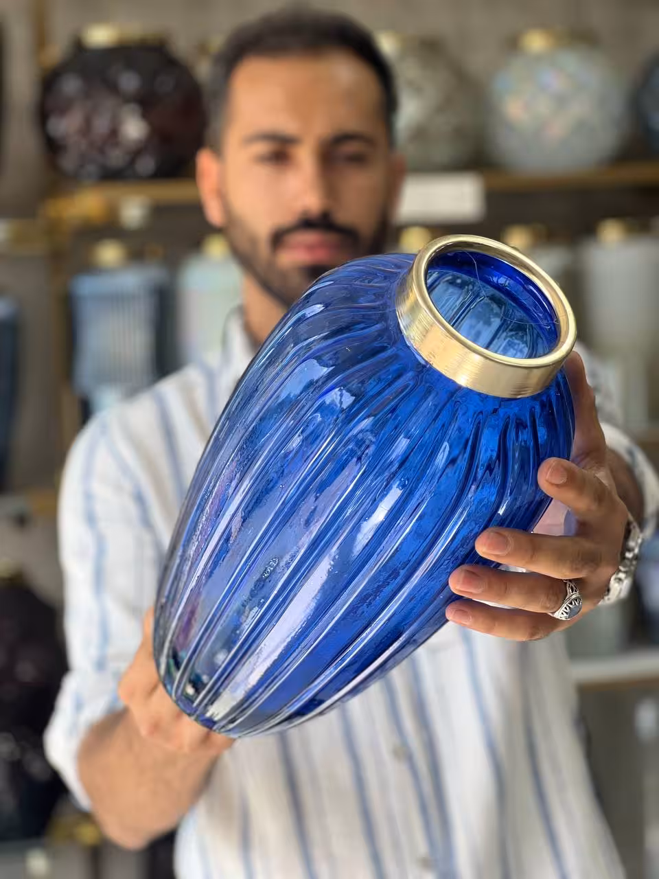 گلدان شیشه ای مدل بهار خط دار بزرک آبی رنگ