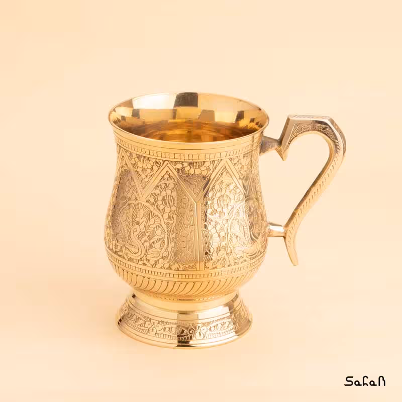 لیوان برنجی قلمزنی طلایی دسته دار پایه دار