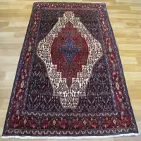 فرش دستباف سنندج طرح لچک و ترنج سایز قاليچه رنگ زمینه كرم رنگ حاشیه لاكي کد 39851