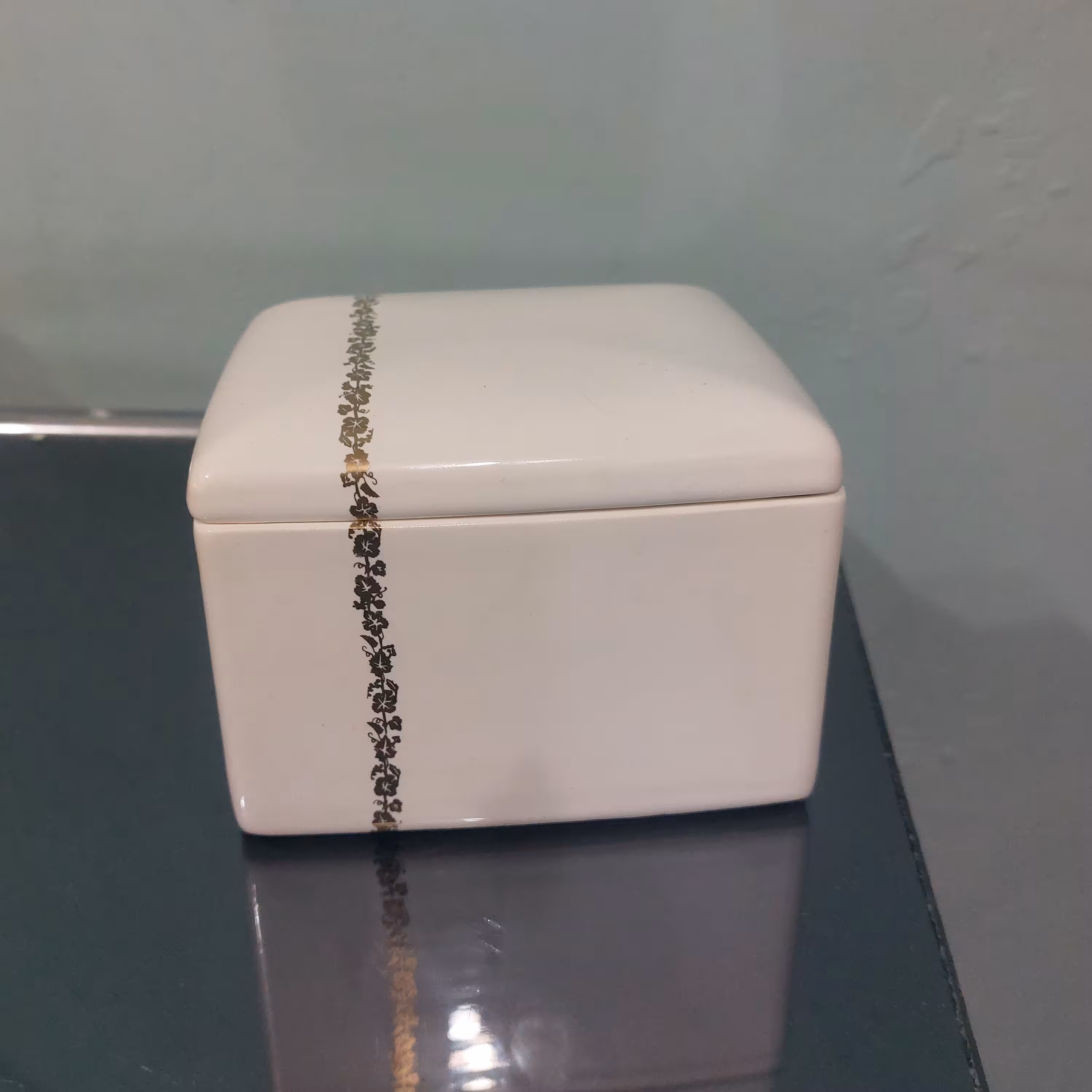 قندان وشکلات خوری