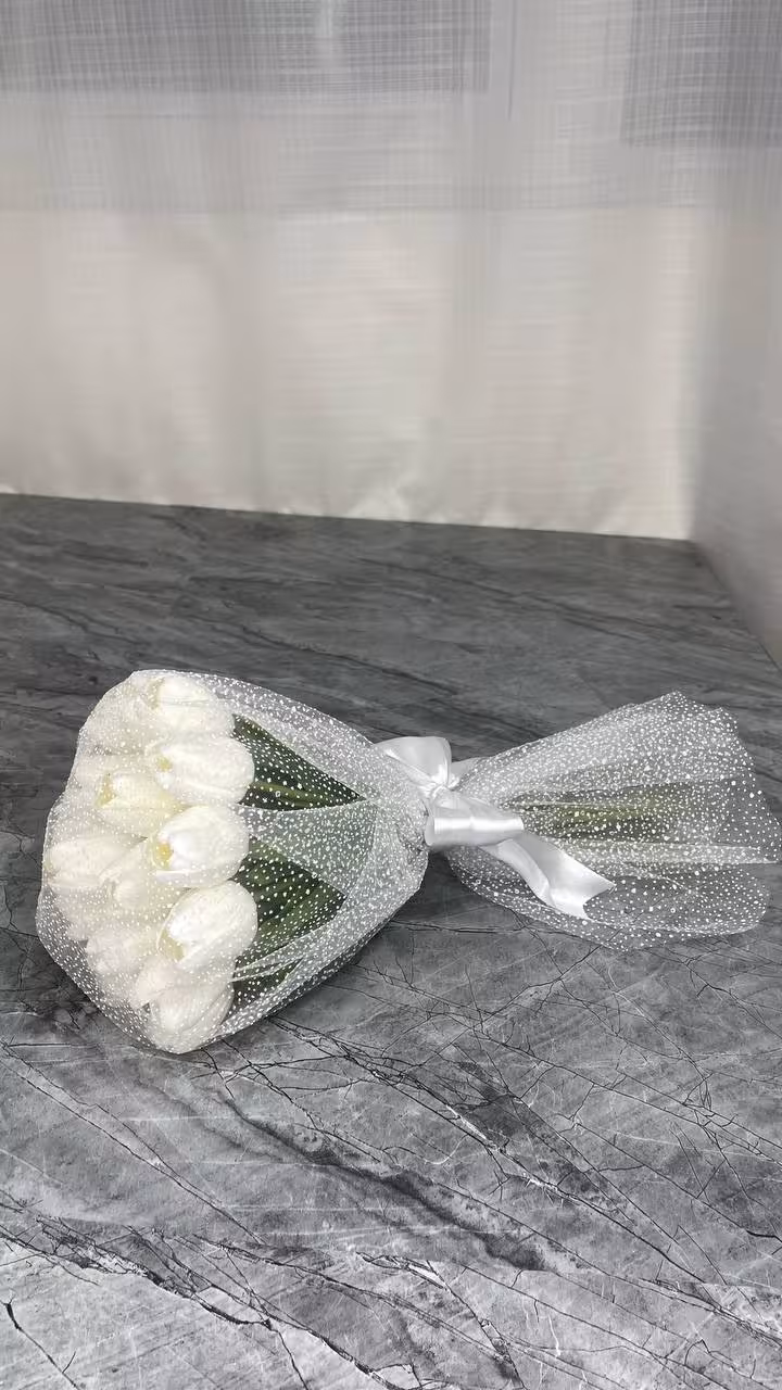 دسته گل لاله لمسی توری 19 شاخه