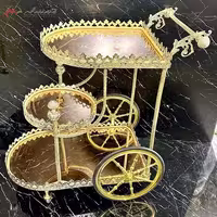 میز بار برنزی سه طبقه آینه ای با طرح دسته توت فرنگی، رنگ طلایی