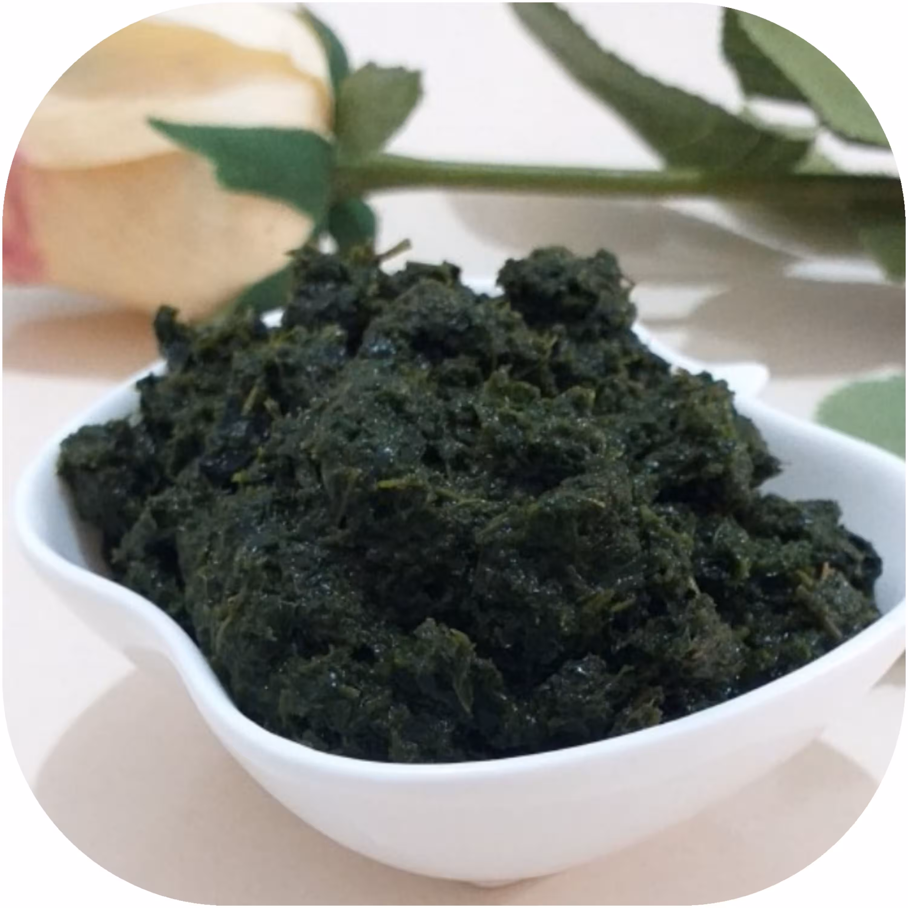 دلار دلال درار یا نمک سبز گیلان تازه معطر و خوش مزه 400 گرمی 10 گرم بالا و پایین داره 