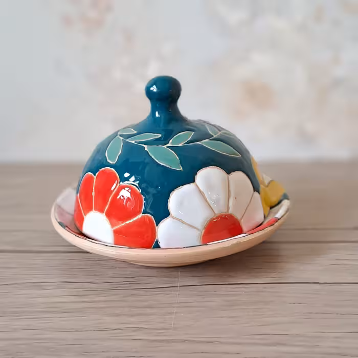 کره خوری میناکاری سفال پخت شده در کوره کاملا مصرفی و قابل شستشو رنگ زمینه سبز کله غازی