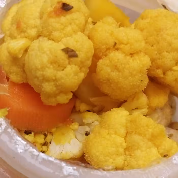 ترشی کلم و هویج زعفرانی  در بسته بندی یک کیلویی 