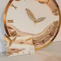 ساعت دیواری خاص قطر50  رزینی به همراه جاکلیدی ست کرم طلایی