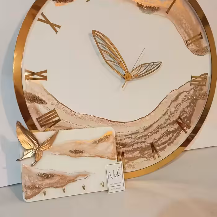 ساعت دیواری خاص قطر50  رزینی به همراه جاکلیدی ست کرم طلایی