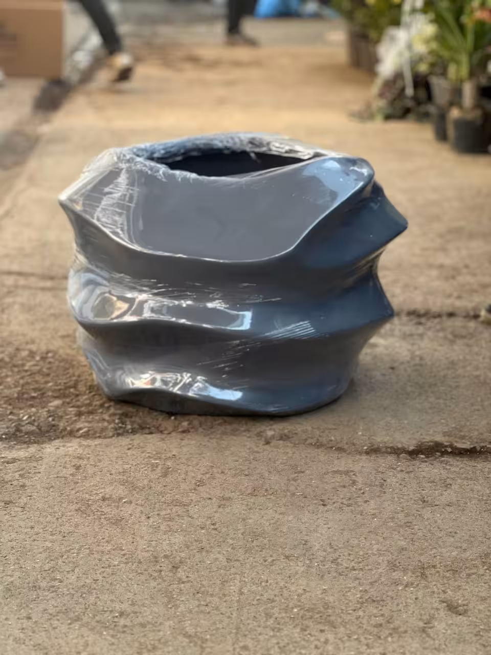 گلدان فایبرگلاس مدل لیان رنگ طوسی